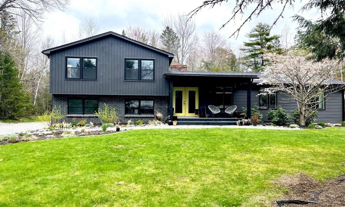 Bangor House | Modern 4 Bedroom House in Quiet Bangor Neighborhood