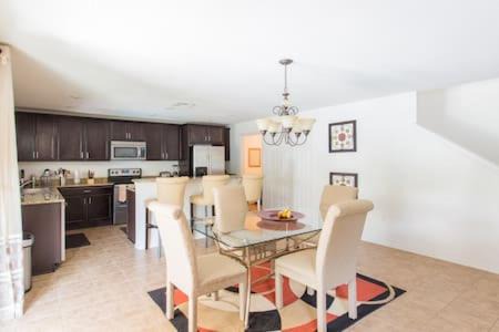 Clearwater House | Modern 4 bedroom House with swimming pool