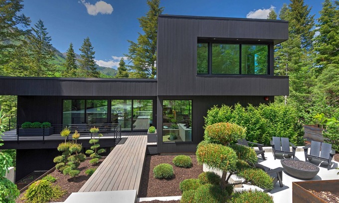 Sundance House | Modern 4 Bedroom Luxury Mountain Home Nestle Above Sundance Resort