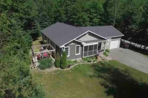 Huntsville House | Modern 4 season cottage retreat