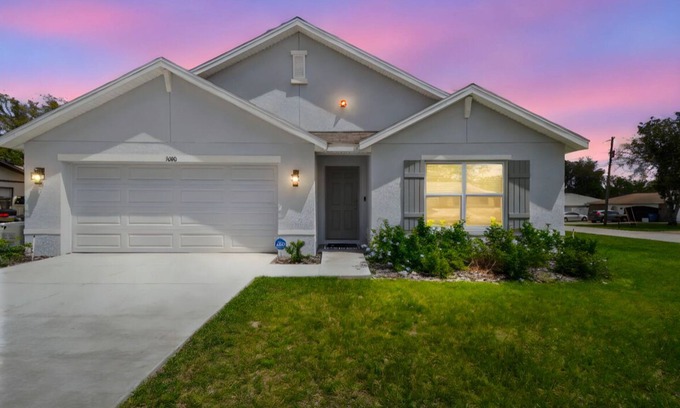 Forest Oaks House | Modern 4BR Home Entire House Free Coffee & WiFi