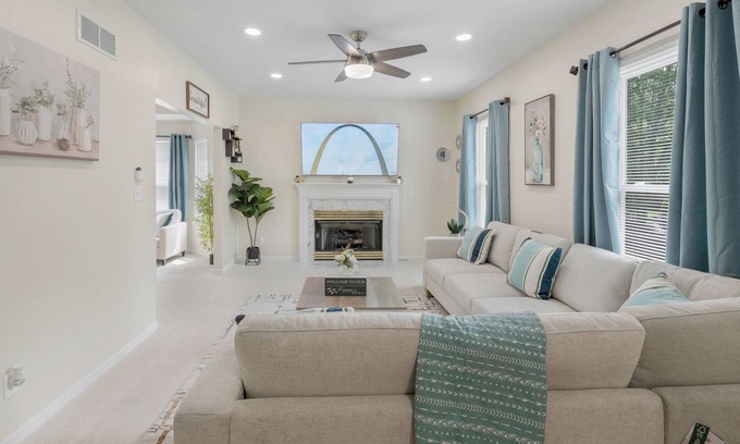 Central West End House | Modern 4BR Retreat Near Fox & Universities @ Prime CWE Location w/Free Parking!