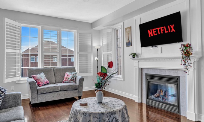 Durham Region House | Modern 4BR Retreat w/Hot Tub & Style | Central Oshawa Getaway