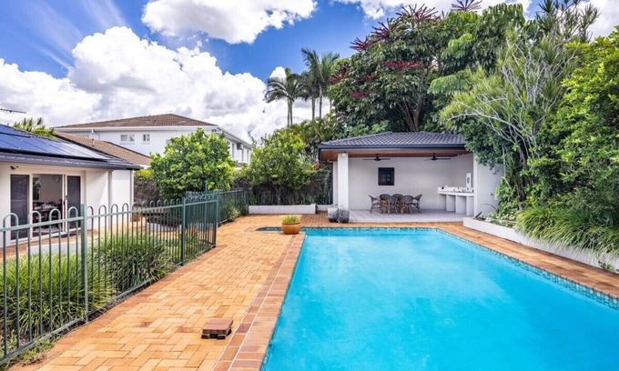 Robertson House | Modern 5-Bedroom House w/Outdoor Pool @Robertson