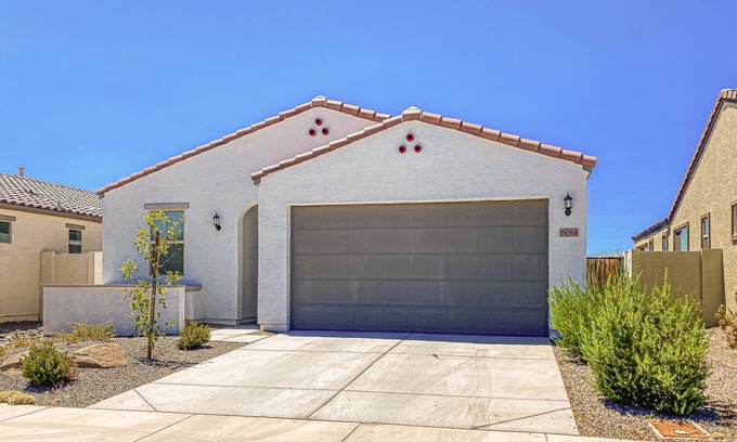 Goodyear House | Modern 55+ home with community pool, clubhouse, gym, pickleball