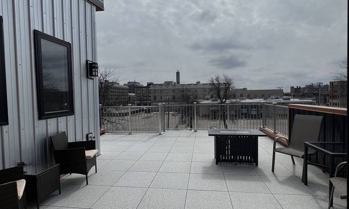 Great Falls House | Modern 5bd mins from downtown