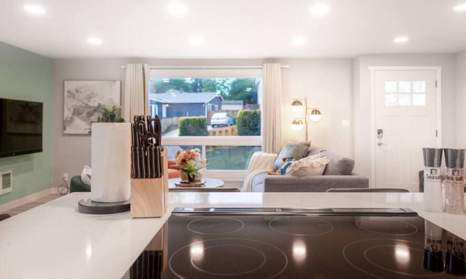 Bryn Mawr-Skyway House | Modern 5BR 3BA Remodeled Home with BBQ Backyard