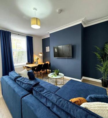 Harehills Apartment | Modern 6 Bed Home Near Leeds City Centre-Long Stay Rates Available