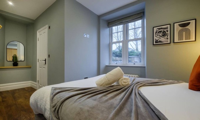 Windermere Apartment | Modern 6BR/4Bath in the heart of #LakeDistrict