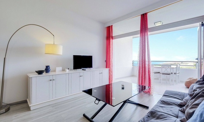 Marazul Apartment | Modern Apartment “Mar Azul Vista Mar” with Sea View, Wi-Fi, Terrace & Shared Pool