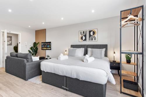Southgate Green Apartment | Modern AC Studio, 20min to Central London