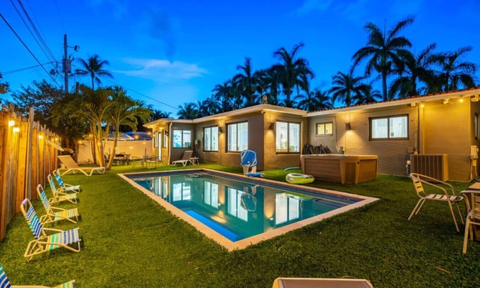 Hallandale Beach House | Modern/Amazing Pool/Close To Beach