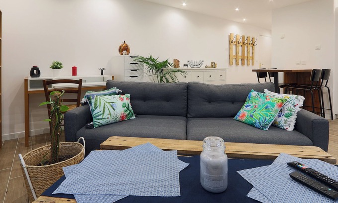 Notre-Dame-d'Oe Apartment | Modern and bright apartment near Tours.