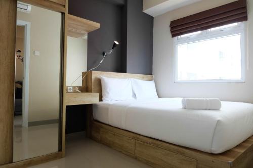 Rawasari Apartment | Modern and Bright 2BR Green Pramuka Apartment By Travelio