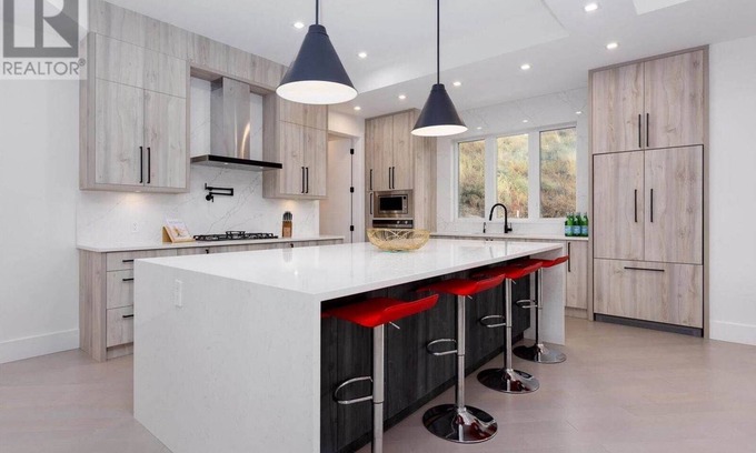 Southwest Mission House | Modern and Bright, New Construction Luxury 6 bedroom house in Upper Mission !