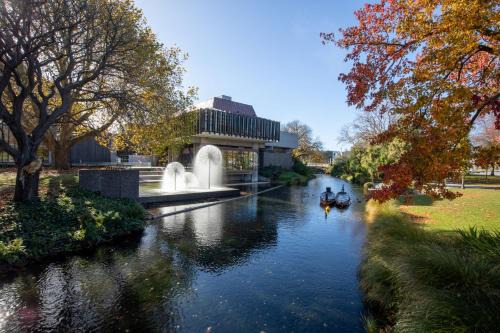 Christchurch City Centre House | Modern and Central - Christchurch Apartment