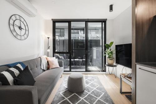 Abbotsford Apartment | Modern and Cosy Parkland Retreat near Yarra River