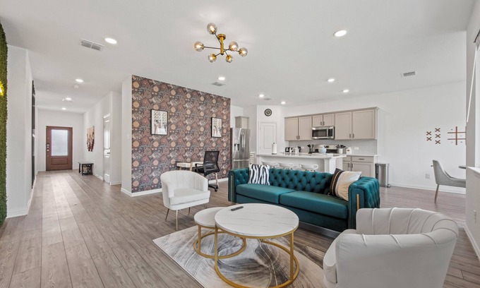 Haslet House | Modern and Cozy Home Near Fort Worth, 3 Bed 2 Bath