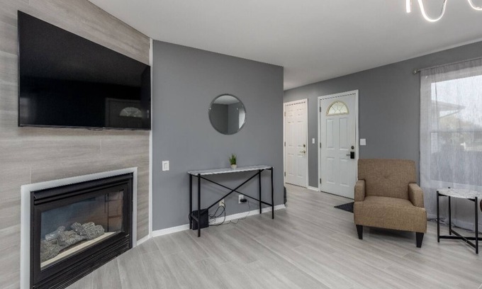 Ottawa Villa | Modern and Cozy Home with Fireplace