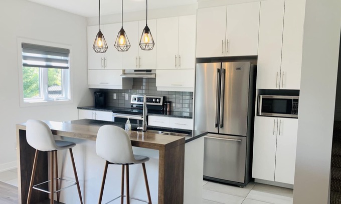 Embrun House | Modern and Cozy three bedroom home