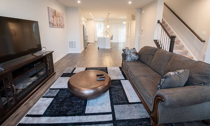 Stafford House | Modern and Luxurious captivating home with great backyard