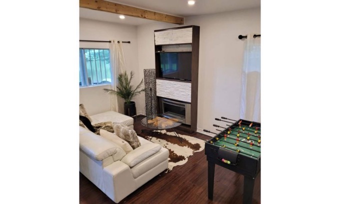 Rawdon Ski Chalet | Modern and rustic chalet on the edge of a peaceful lake in Rawdon.