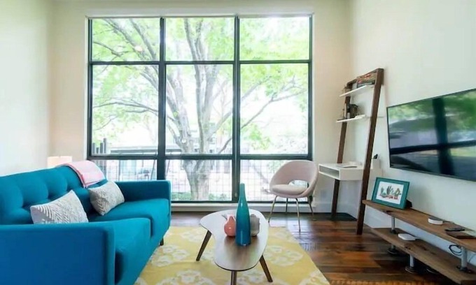 Zilker Apartment | Modern and Spacious Blue Tree House