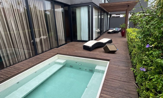 Florianopolis House | Modern and spacious house in a closed condominium on Campeche beach. Security.