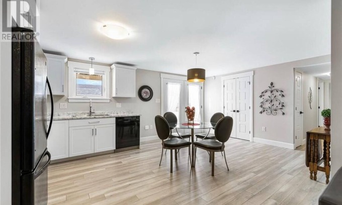 Moncton House | Modern and Spotless Guest Suite