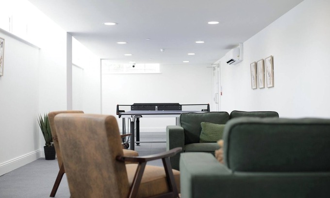 Gravesend Apartment | Modern and Stylish 2-Bedroom Flat in Trinity Point