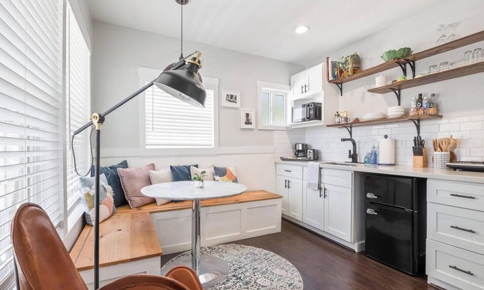 North Oak Park House | Modern and updated suite in East Sacramento