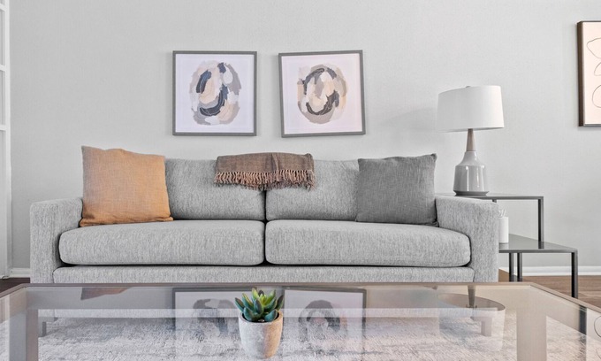 Greater Northdale Apartment | Modern Apartment in Prime Location (ID7132X70)