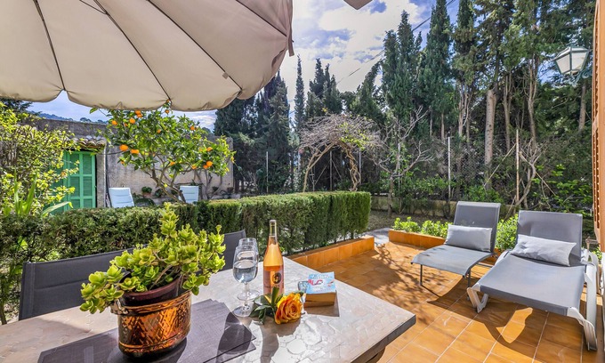 Puerto de Soller Apartment | Modern Apartment "Bouganvillea" with Wi-Fi, Garden & Terrace