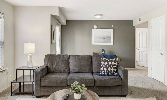 Broken Arrow Apartment | Modern Apartment in Prime Location (ID2726X85)