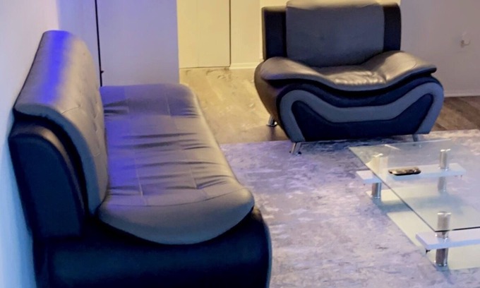 Fairfax Apartment | Modern apartment in a quiet neighborhood