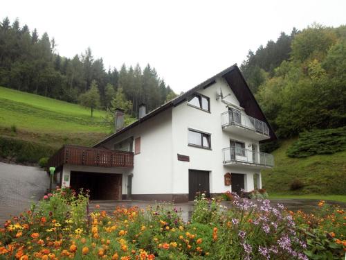 Bad Peterstal-Griesbach Apartment | Modern Apartment in Bad Peterstal-Griesbach with Vineyards