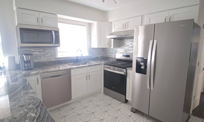 Forestview Apartment | Modern Apartment in Berwyn