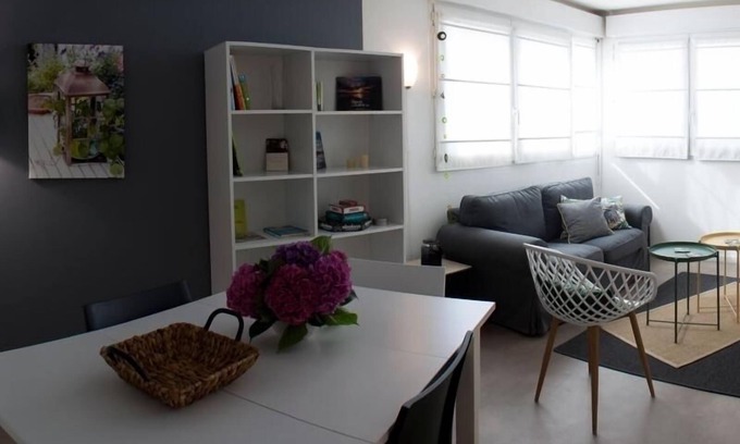 Orleans Apartment | Modern Apartment in Central Orléans – 2 Bedrooms, Parking, Near Attractions