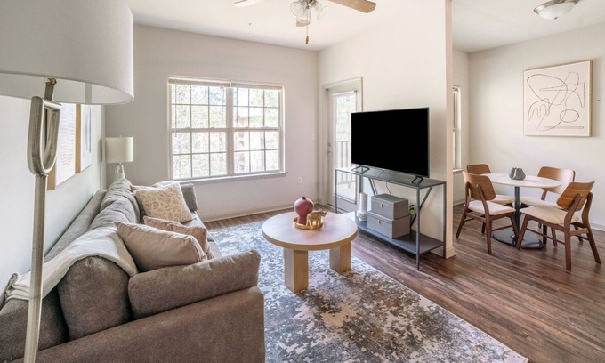 Covington Apartment | Modern Apartment in Prime Location (ID8014X44)