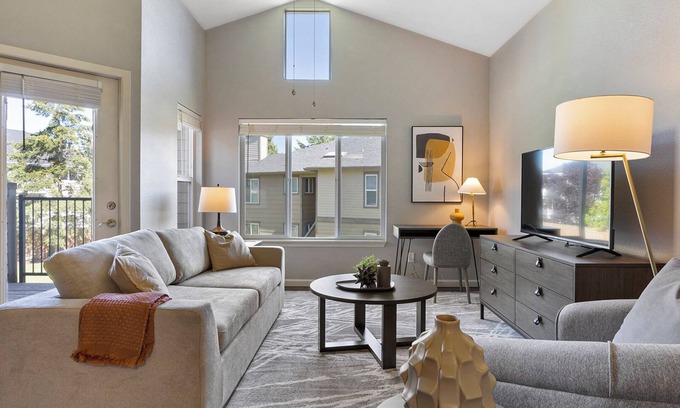 Tanasbourne Apartment | Modern Apartment in Prime Location (ID9835X53)