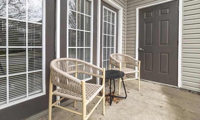 Lexington Apartment | Modern Apartment in Prime Location (ID5959X38)