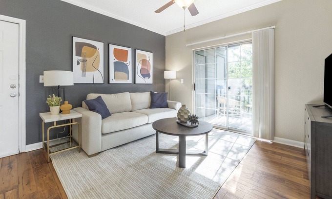 Lexington Apartment | Modern Apartment in Prime Location (ID1013X432)