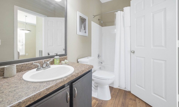 Lexington Apartment | Modern Apartment in Prime Location (ID5832X80)