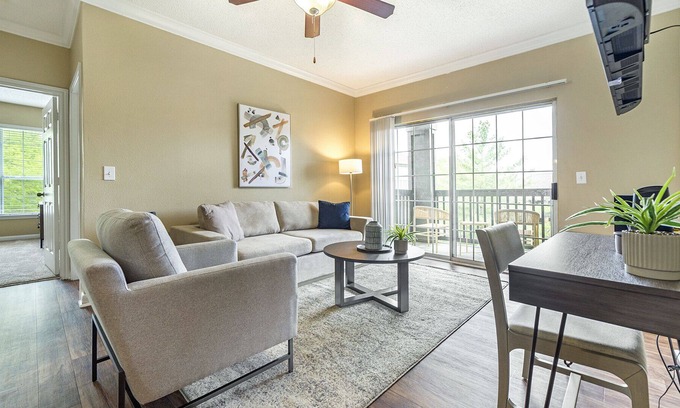 Lexington Apartment | Modern Apartment in Prime Location (ID8743X64)