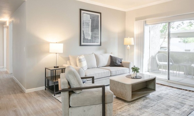 Tramonto Apartment | Modern Apartment in Prime Location (ID4278)