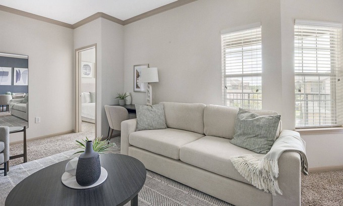 Richmond Apartment | Modern Apartment in Prime Location (ID1192X865)