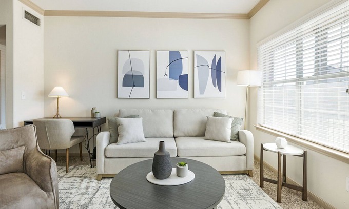 Richmond Apartment | Modern Apartment in Prime Location (ID1181X404)