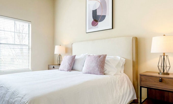 Hill Country Galleria Apartment | Modern Apartment in Prime Location (ID5097X86)