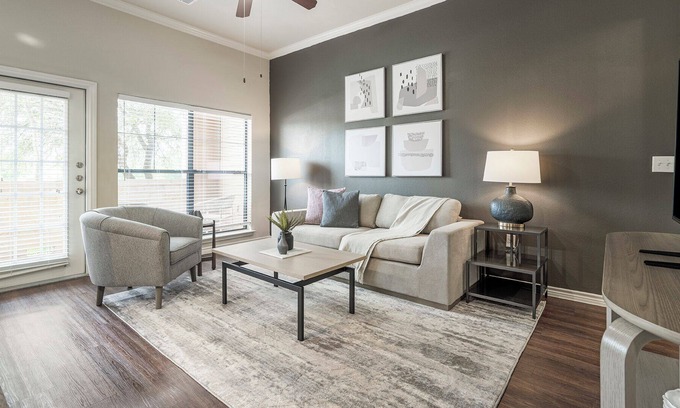 Hill Country Galleria Apartment | Modern Apartment in Prime Location (ID8961X66)
