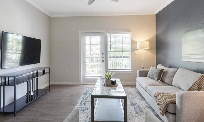 Falconhead Apartment | Modern Apartment in Prime Location (ID7889X93)
